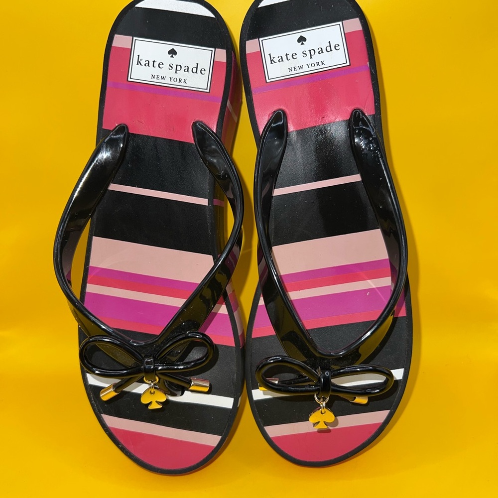 kate spade Black and Pink Sandals with Open-Toe Design and Shiny Straps